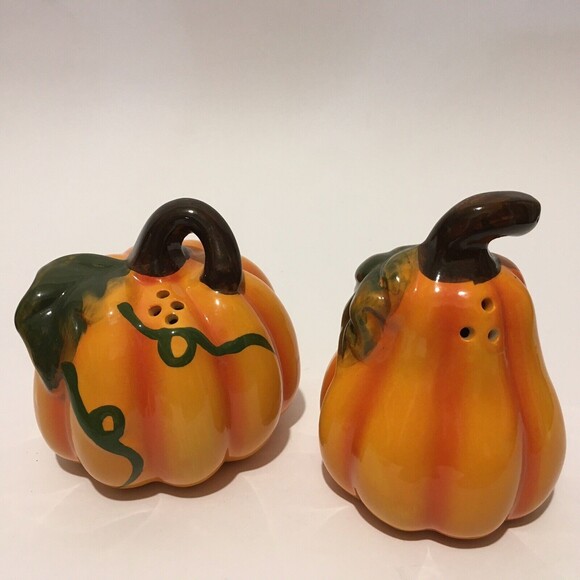 Pumpkin Salt and Pepper Shakers Fall Harvest Thanksgiving - Picture 2 of 3